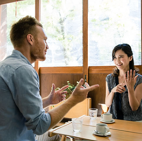 英会話を楽しむ様子